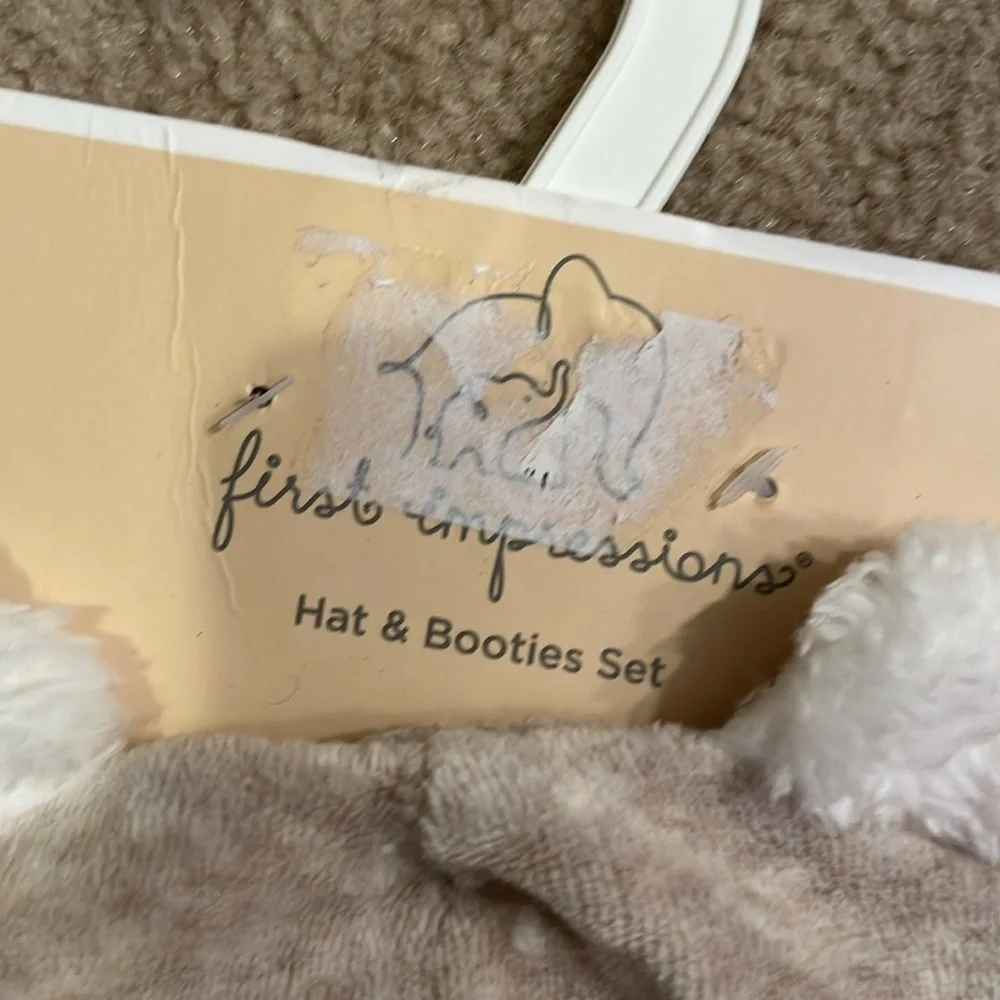 NWT First Impressions Baby Velour Bear Hat and Bootie Set, 0-6mo
